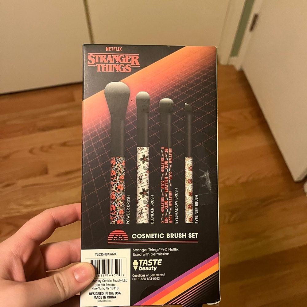 Stranger Things Makeup Brushes